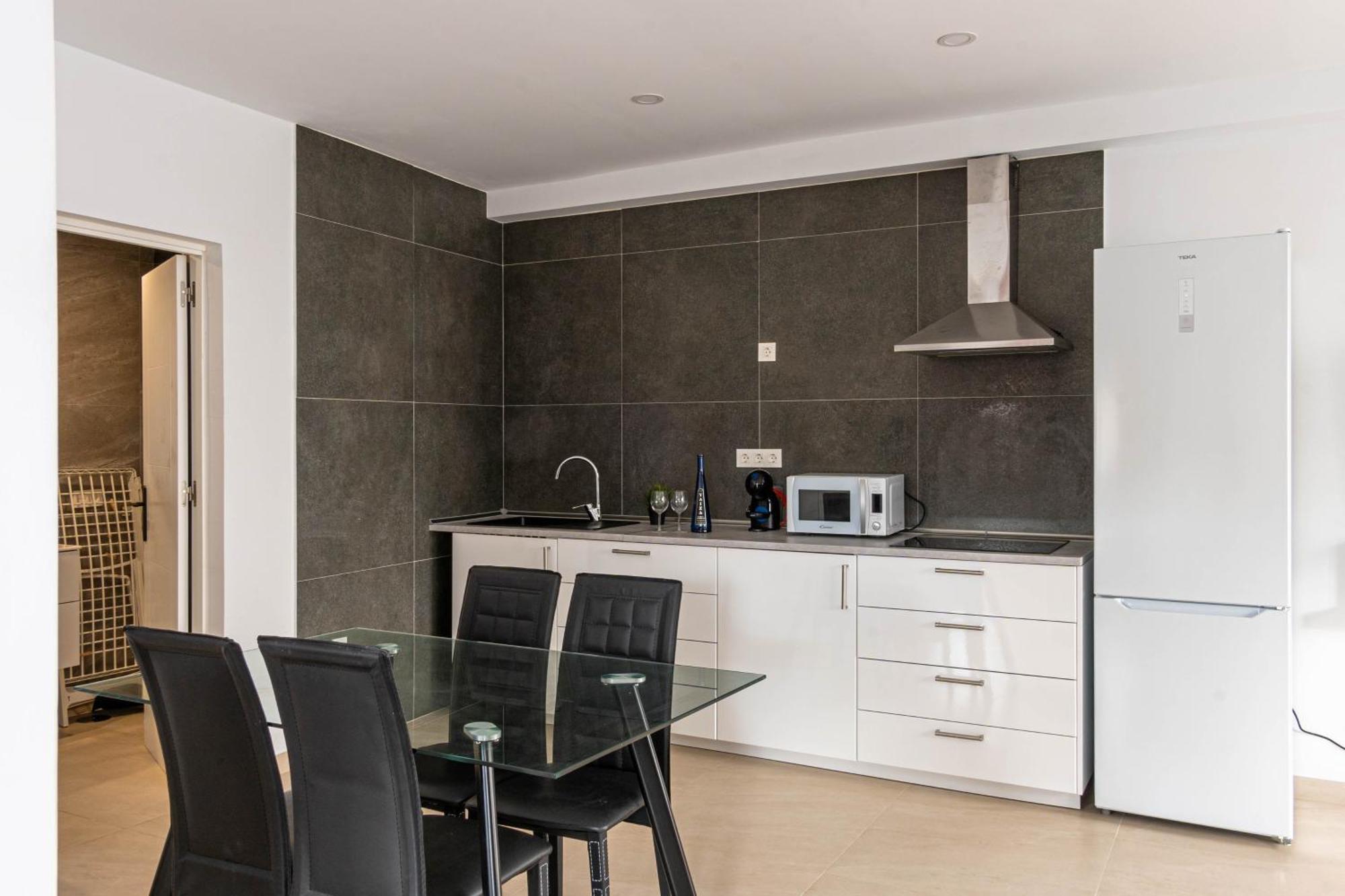 Kiposhi Beach Apartments Punta Mujeres Haria Luaran gambar
